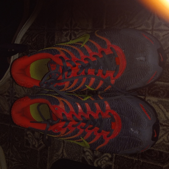 Size 8 women's Nikes rainbow fade design - Picture 2 of 4